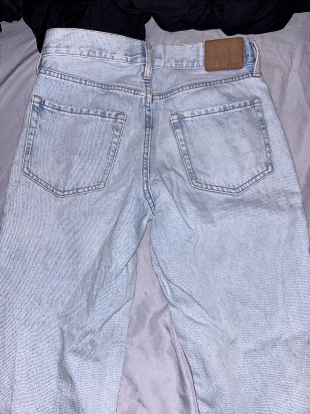 Light Wash Distressed Ripped Jeans - Picture 4 of 4